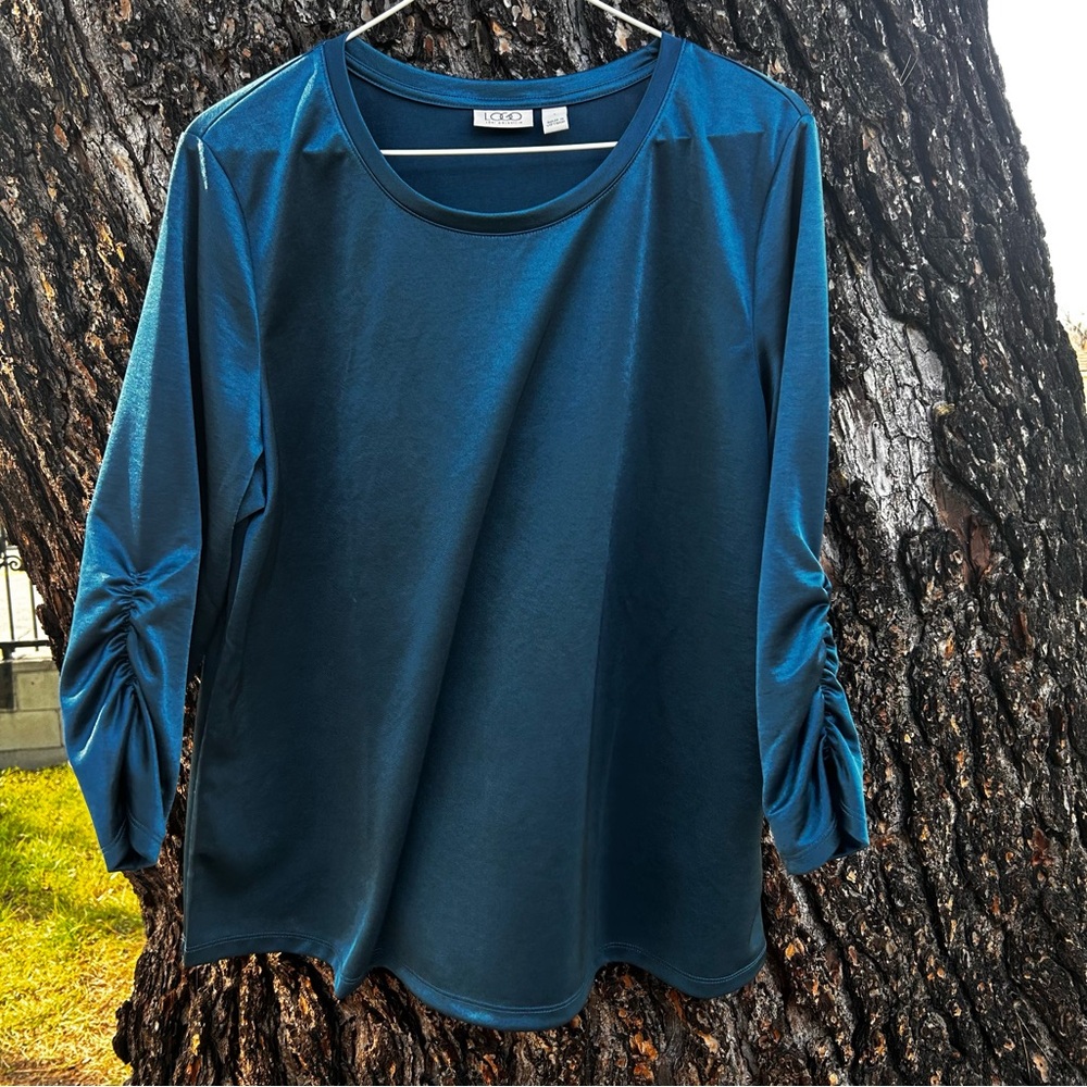 LOGO by Lori Goldstein satin Deep Blue 3/4 Rushed sleeve Top NWOT Sz:L